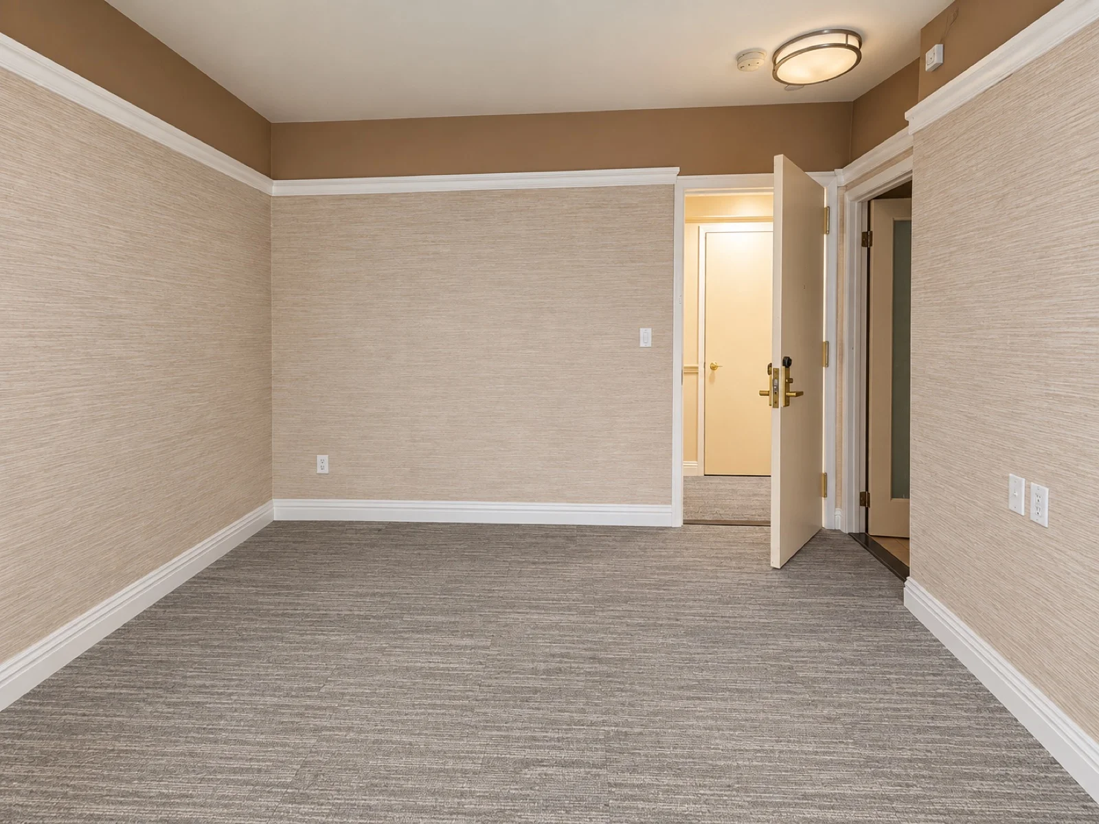 Private room with private bathroom in Midtown – Utilities included, photo 6