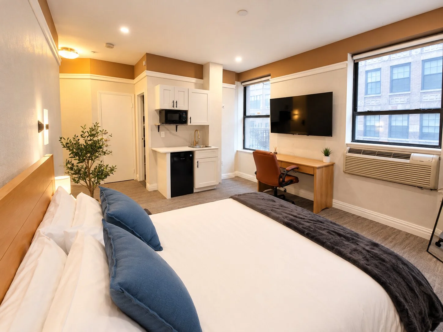 Private room with private bathroom in Midtown – Utilities included