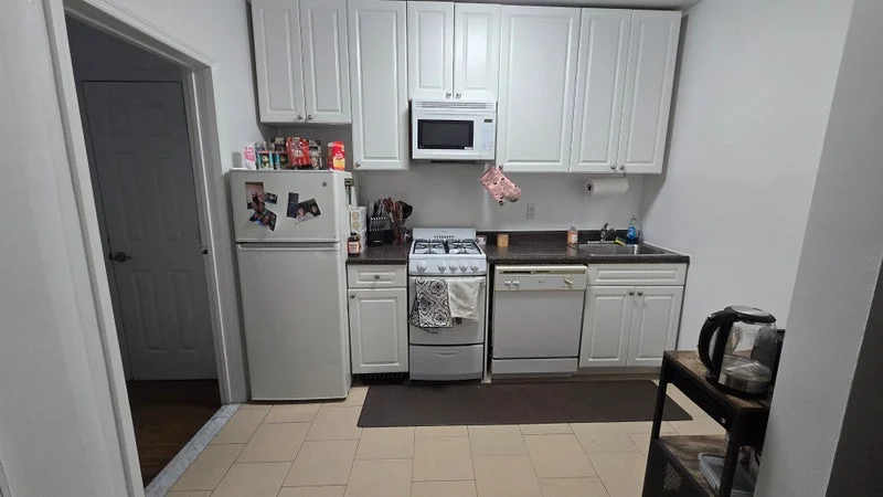 Private room with shared bathroom in Lenox Hill – Utilities included, photo 6