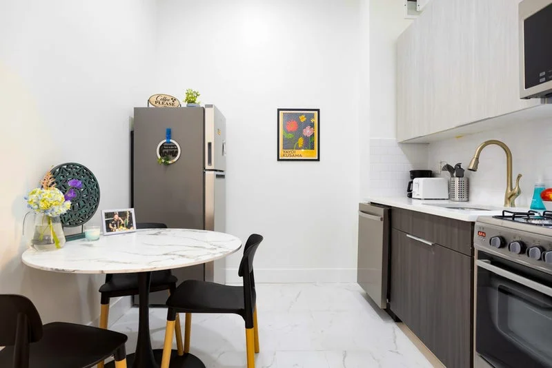 Private room with shared bathroom in Midtown – Furnished, photo 4