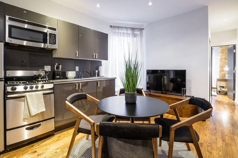 Private room with shared bathroom in Upper East Side – Furnished