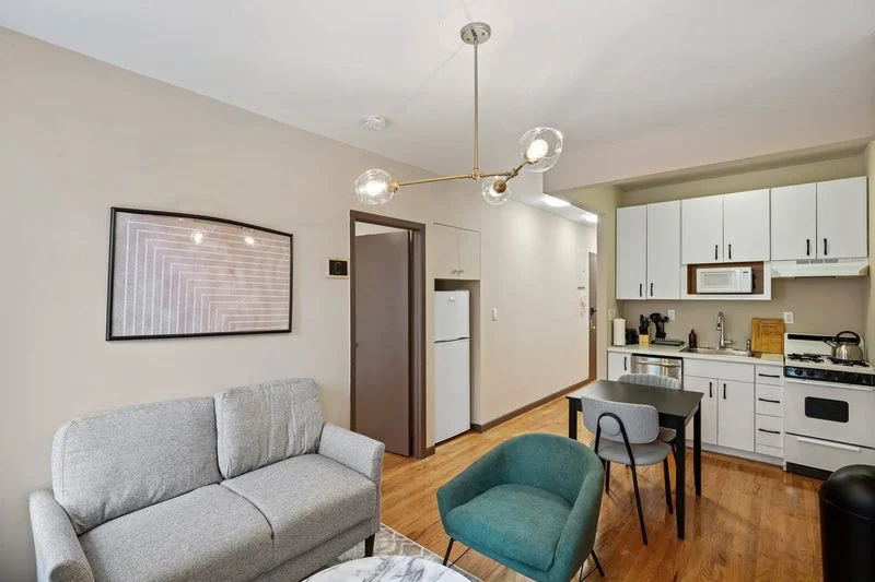 Private room with shared bathroom in Upper East Side – Furnished, photo 6