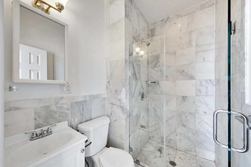 Private room with shared bathroom in Midtown – Furnished, photo 7