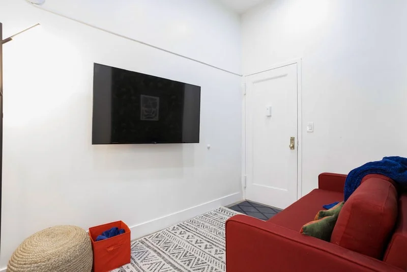 Private room with shared bathroom in Midtown – Furnished, photo 8