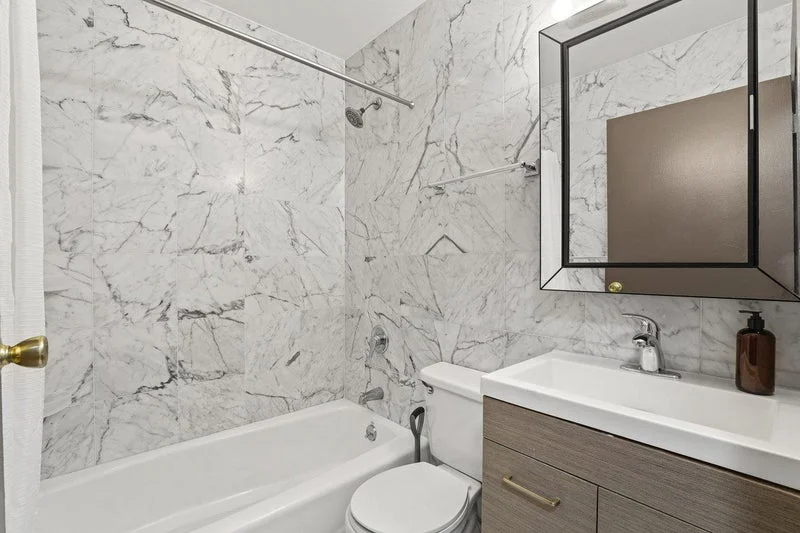 Private room with shared bathroom in Upper East Side – Furnished, photo 8