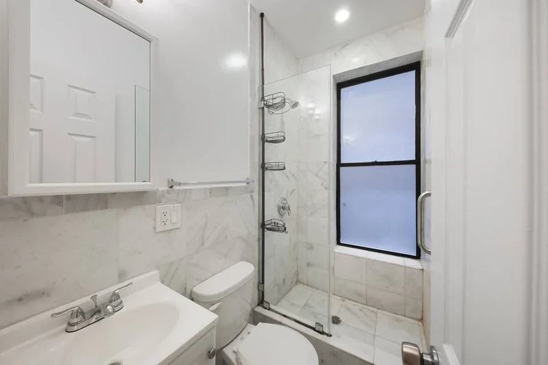 Private room with shared bathroom in Midtown – Furnished, photo 7