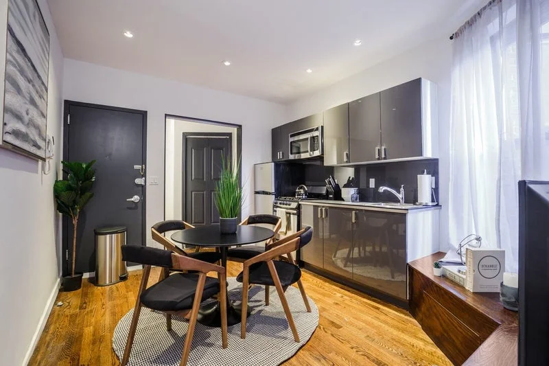 Private room with shared bathroom in Upper East Side – Furnished, photo 8