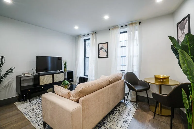 Private room with shared bathroom in Upper West Side – Furnished