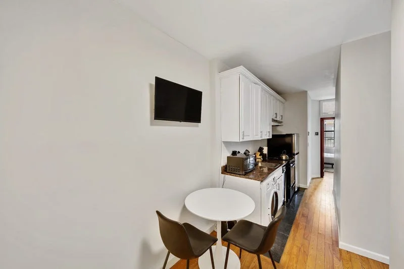 Private room with shared bathroom in Upper West Side – Furnished