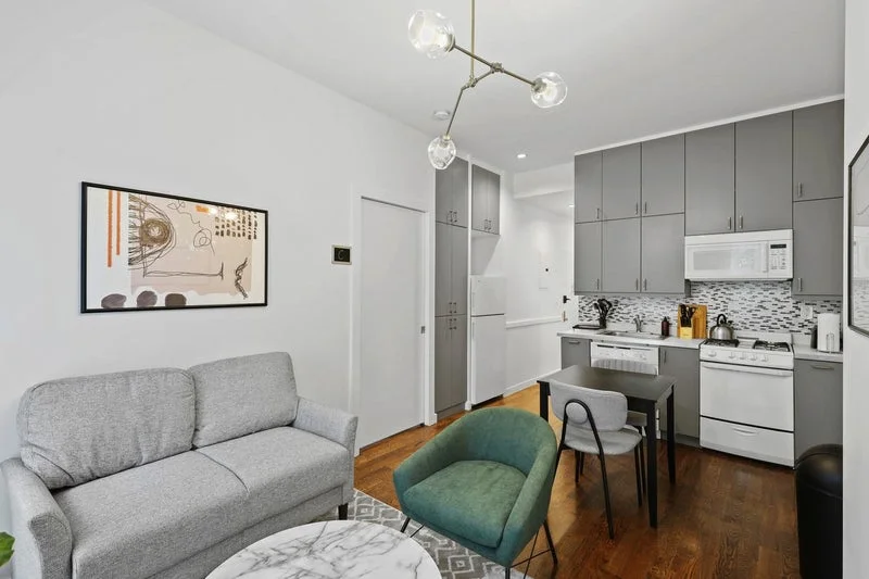 Private room with shared bathroom in Upper East Side – Furnished