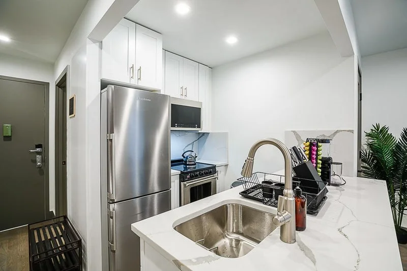 Private room with shared bathroom in Upper West Side – Furnished, photo 8