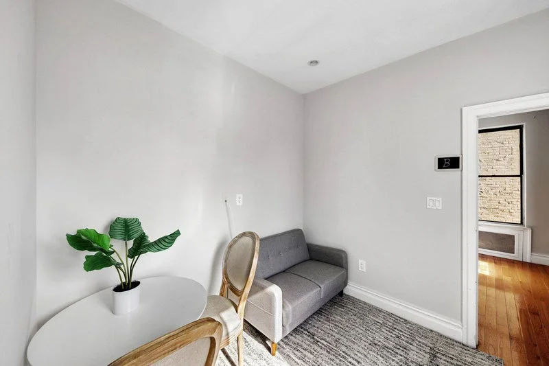 Private room with shared bathroom in Midtown – Furnished, photo 6