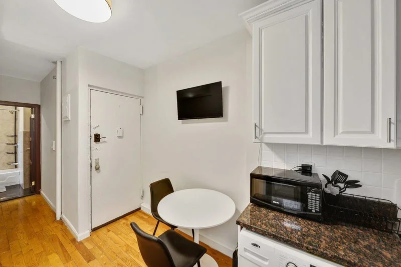 Private room with shared bathroom in Upper West Side – Furnished, photo 7