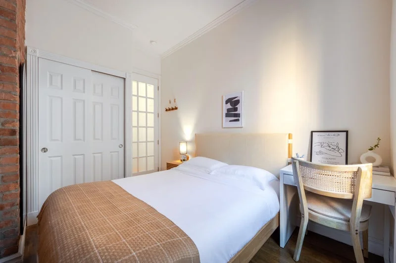 Private room with shared bathroom in Midtown – Furnished, photo 4