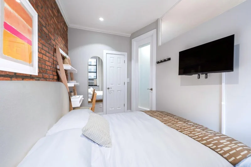 Private room with shared bathroom in Midtown – Furnished, photo 7