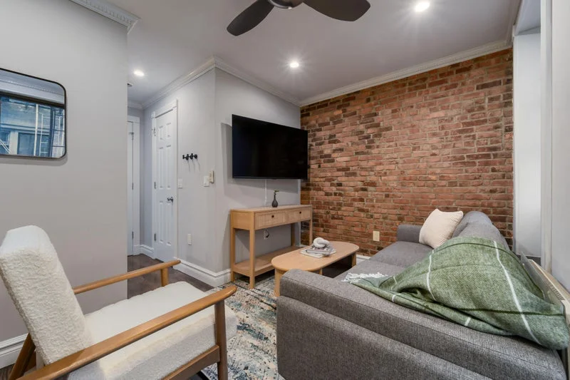 Private room with shared bathroom in Midtown – Furnished, photo 8