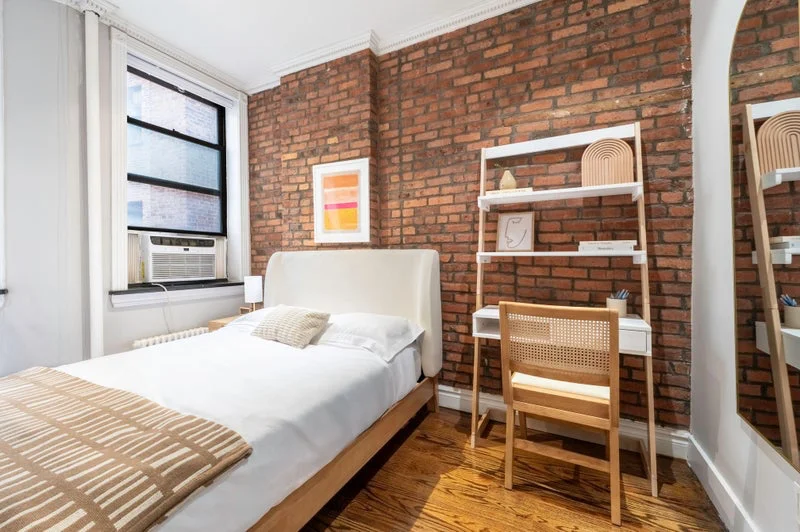 Private room with shared bathroom in Midtown – Furnished, photo 4