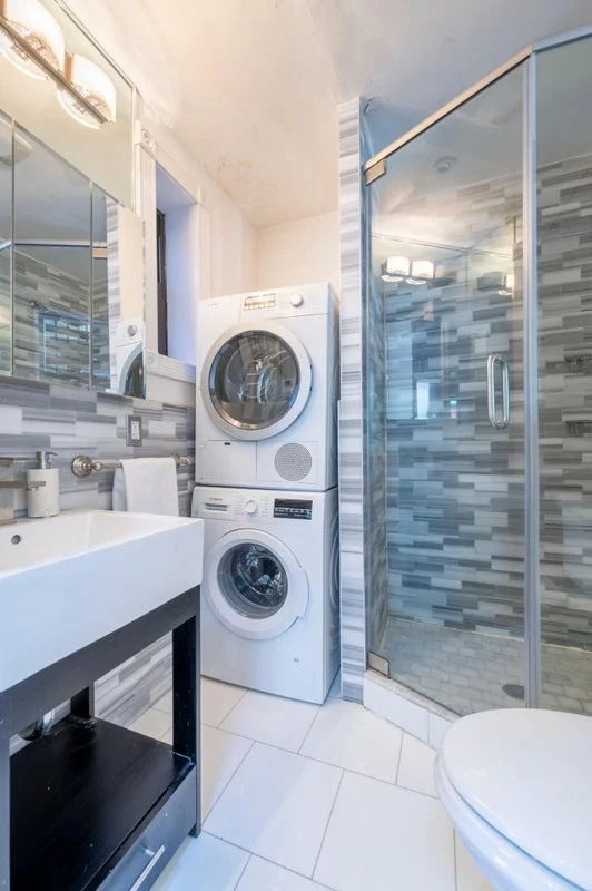 Private room with shared bathroom in Midtown – Furnished, photo 5