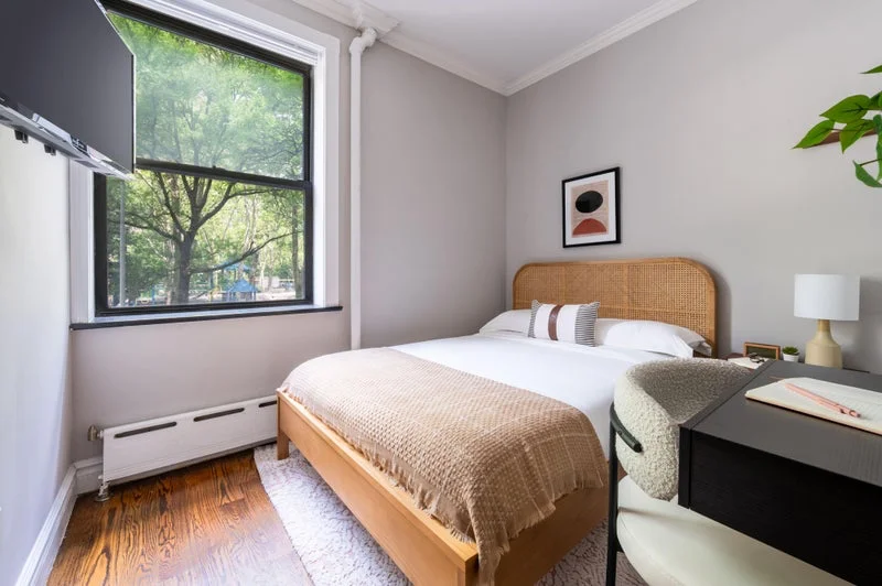 Private room with shared bathroom in Midtown – Furnished, photo 4