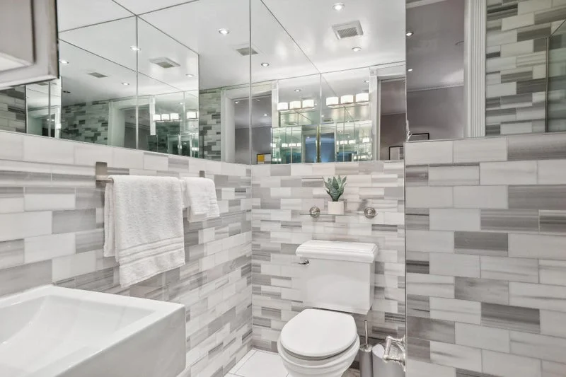 Private room with shared bathroom in Midtown – Furnished, photo 4