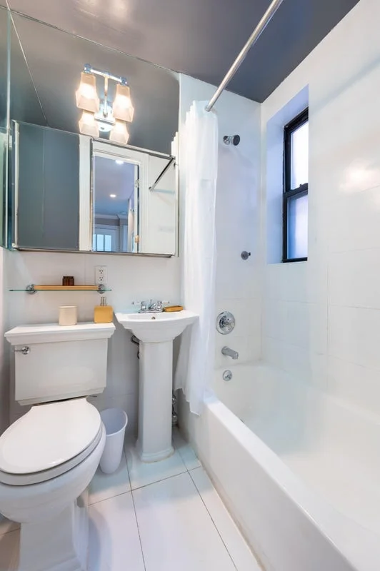 Private room with shared bathroom in Midtown – Furnished, photo 5