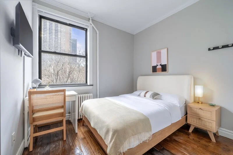 Private room with shared bathroom in Midtown – Furnished, photo 6