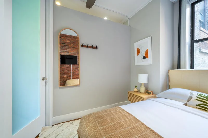 Private room with shared bathroom in Midtown – Furnished, photo 8