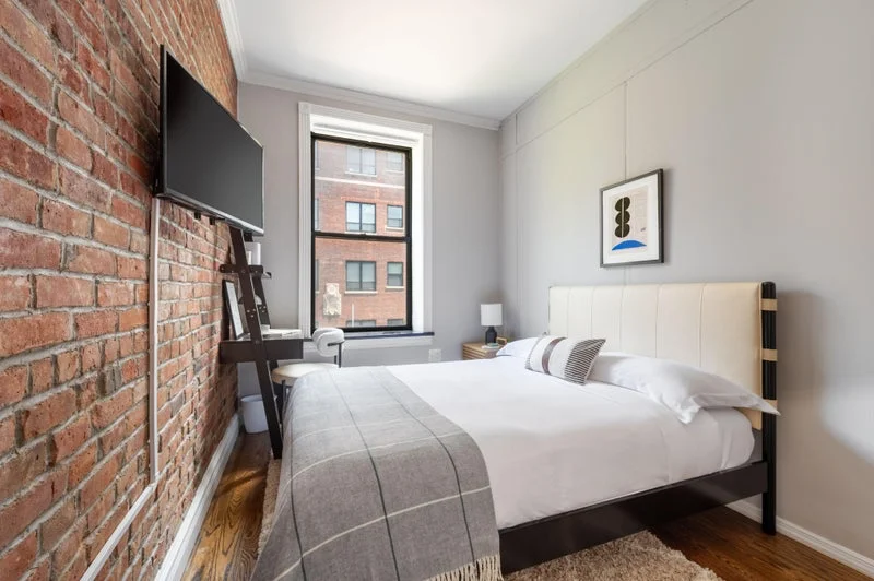 Private room with shared bathroom in Midtown – Furnished, photo 5