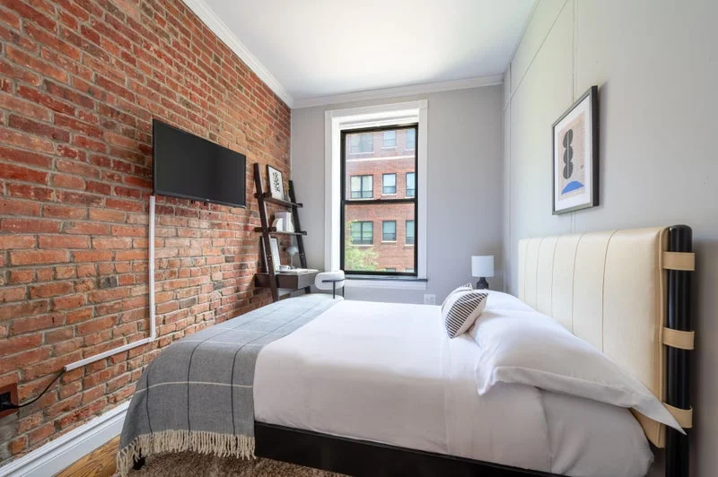 Private room with shared bathroom in Midtown – Furnished, photo 8