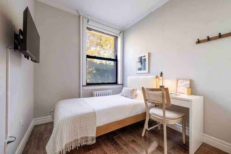 Private room with shared bathroom in Midtown – Furnished, photo 7