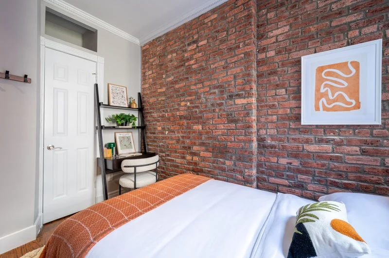 Private room with shared bathroom in Midtown – Furnished, photo 6