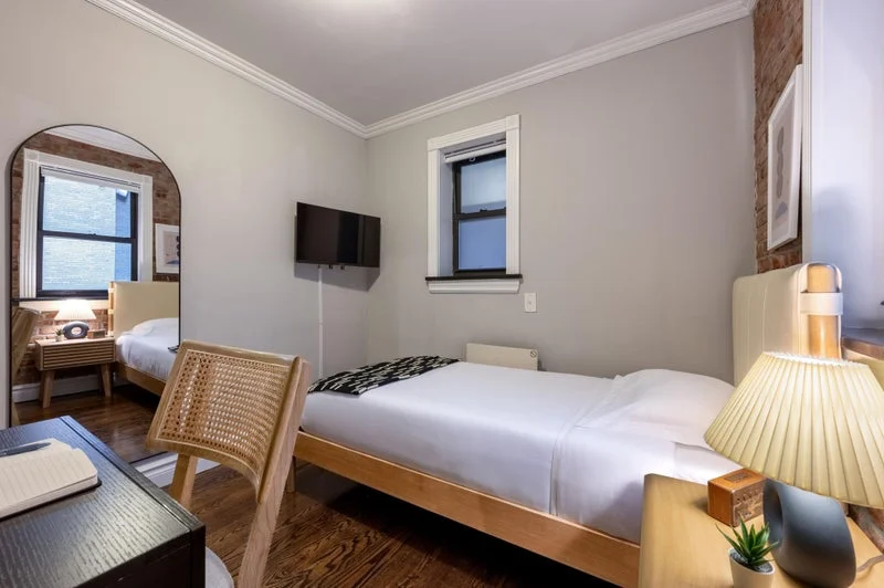Private room with shared bathroom in Midtown – Furnished, photo 7