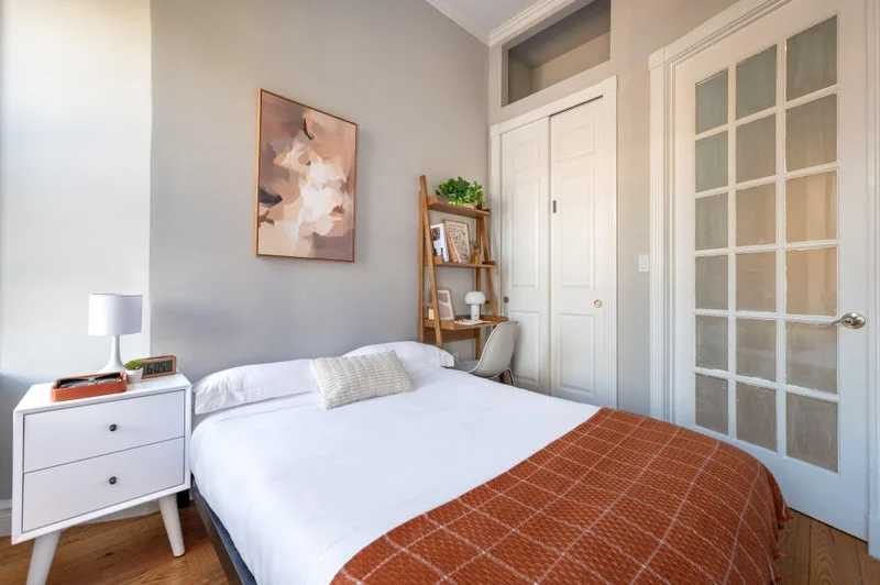 Private room with shared bathroom in Midtown – Furnished, photo 8