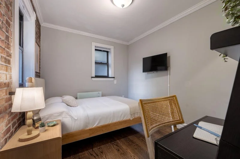 Private room with shared bathroom in Midtown – Furnished, photo 4