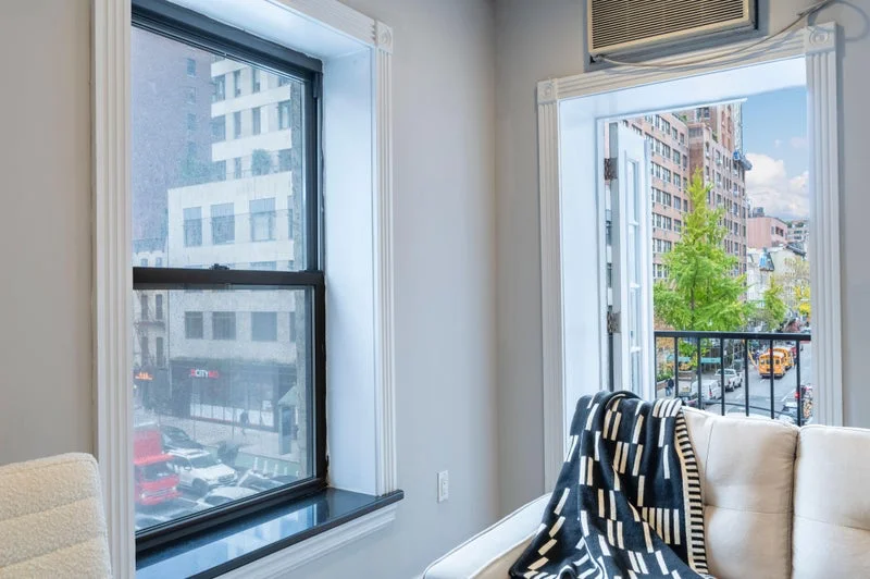 Private room with shared bathroom in Midtown – Furnished, photo 6