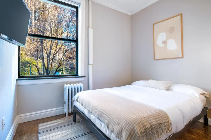 Private room with shared bathroom in Midtown – Furnished, photo 8