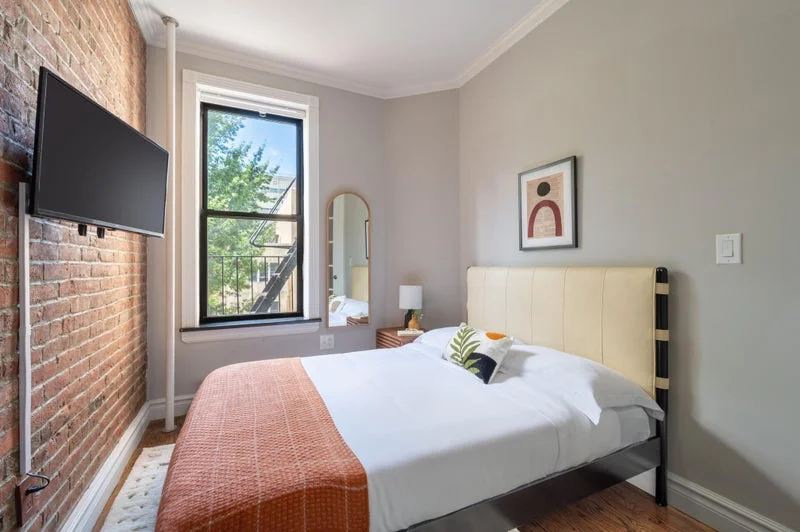 Private room with shared bathroom in Midtown – Furnished, photo 4