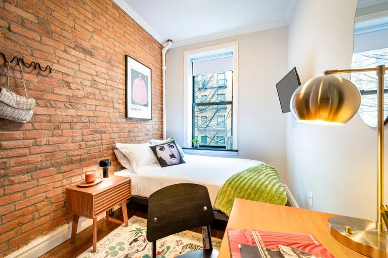 Private room with shared bathroom in Midtown – Furnished, photo 5