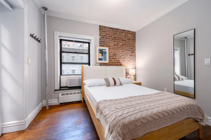 Private room with shared bathroom in Midtown – Furnished, photo 7