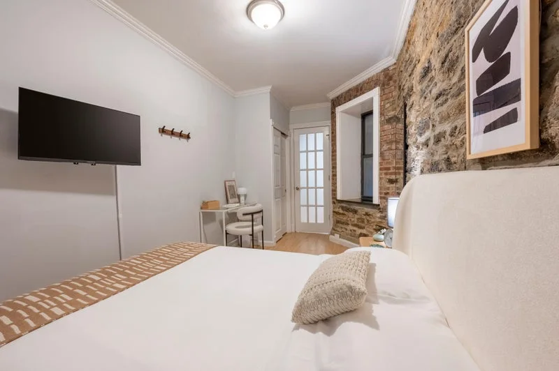 Private room with shared bathroom in Midtown – Furnished, photo 4