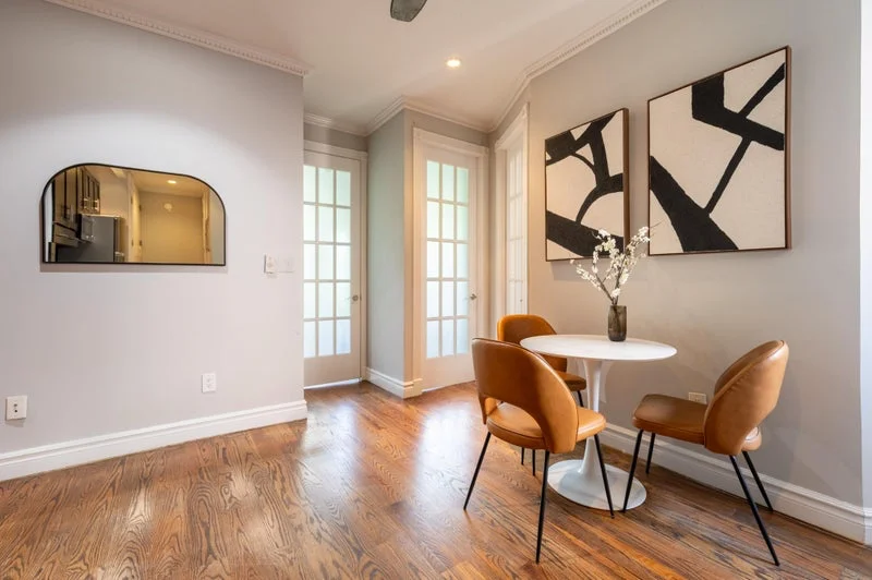 Private room with shared bathroom in Midtown – Furnished, photo 8