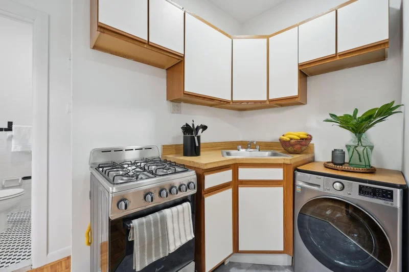 Private room with shared bathroom in Upper East Side – Furnished