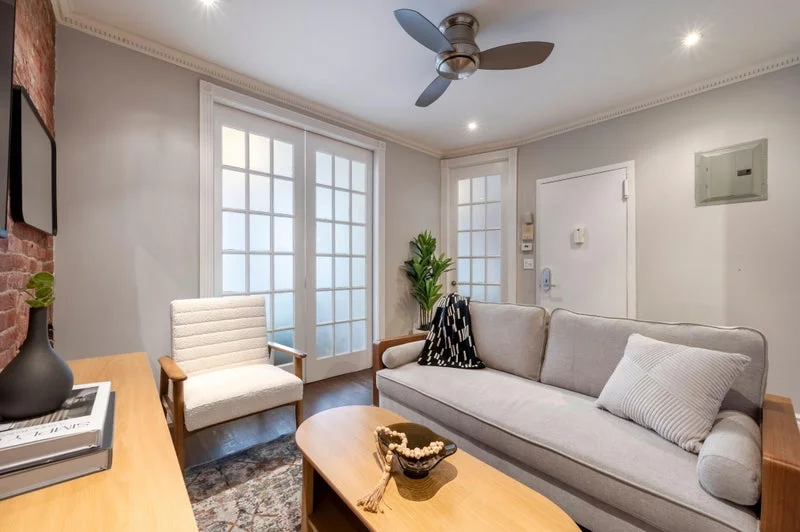 Private room with shared bathroom in Midtown – Furnished, photo 6