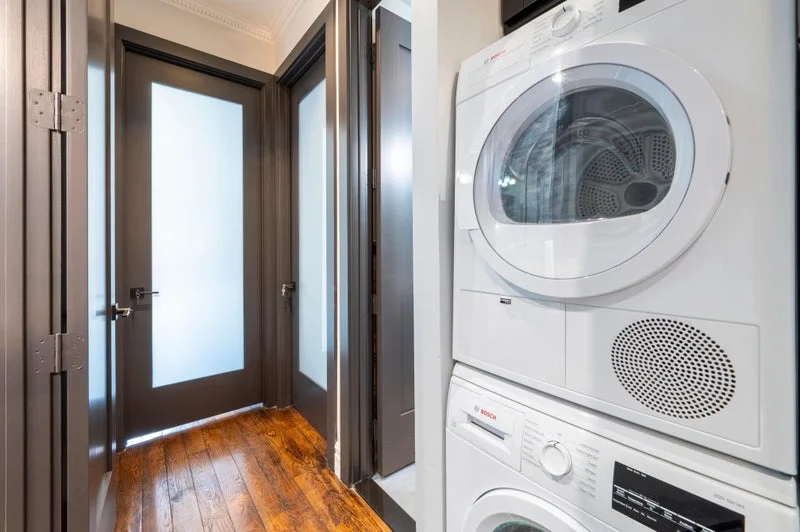 Private room with shared bathroom in Midtown – Furnished, photo 7