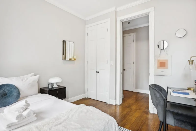Private room with shared bathroom in Midtown – Furnished, photo 8