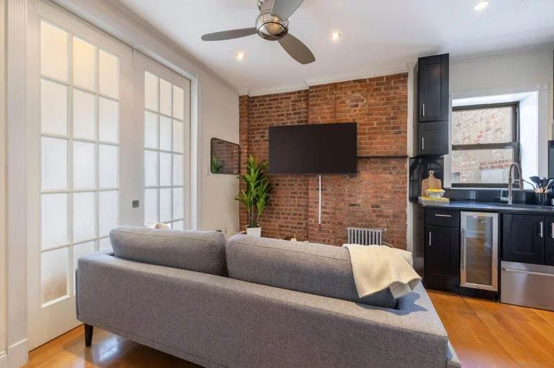 Private room with shared bathroom in Midtown – Furnished, photo 6