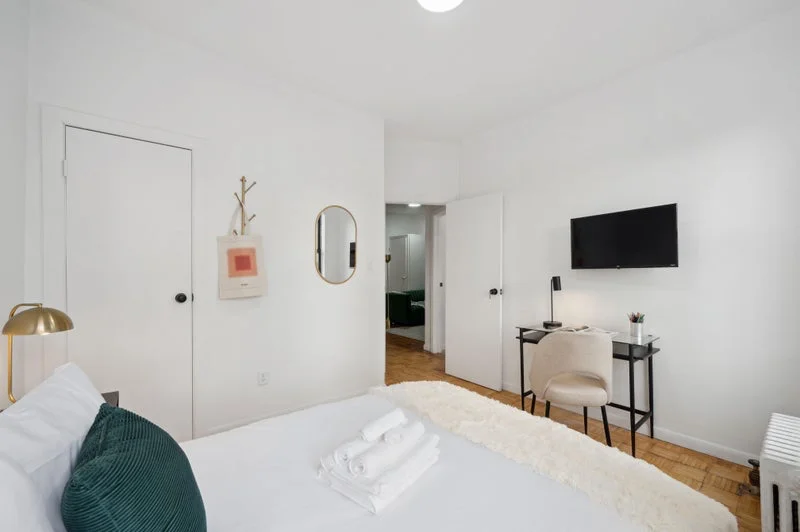 Private room with shared bathroom in Upper East Side – Furnished, photo 5