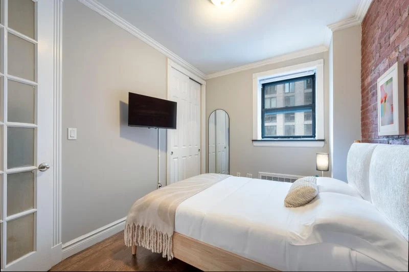 Private room with shared bathroom in Midtown – Furnished, photo 7