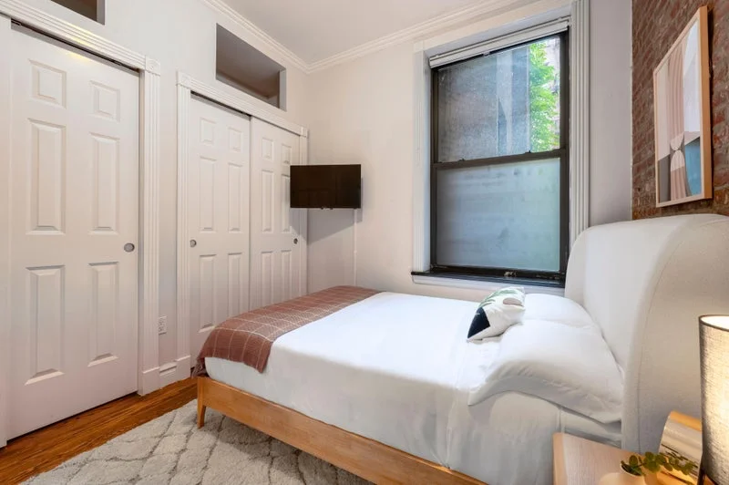 Private room with shared bathroom in Midtown – Furnished, photo 7