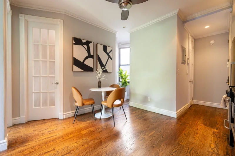 Private room with shared bathroom in Midtown – Furnished, photo 5